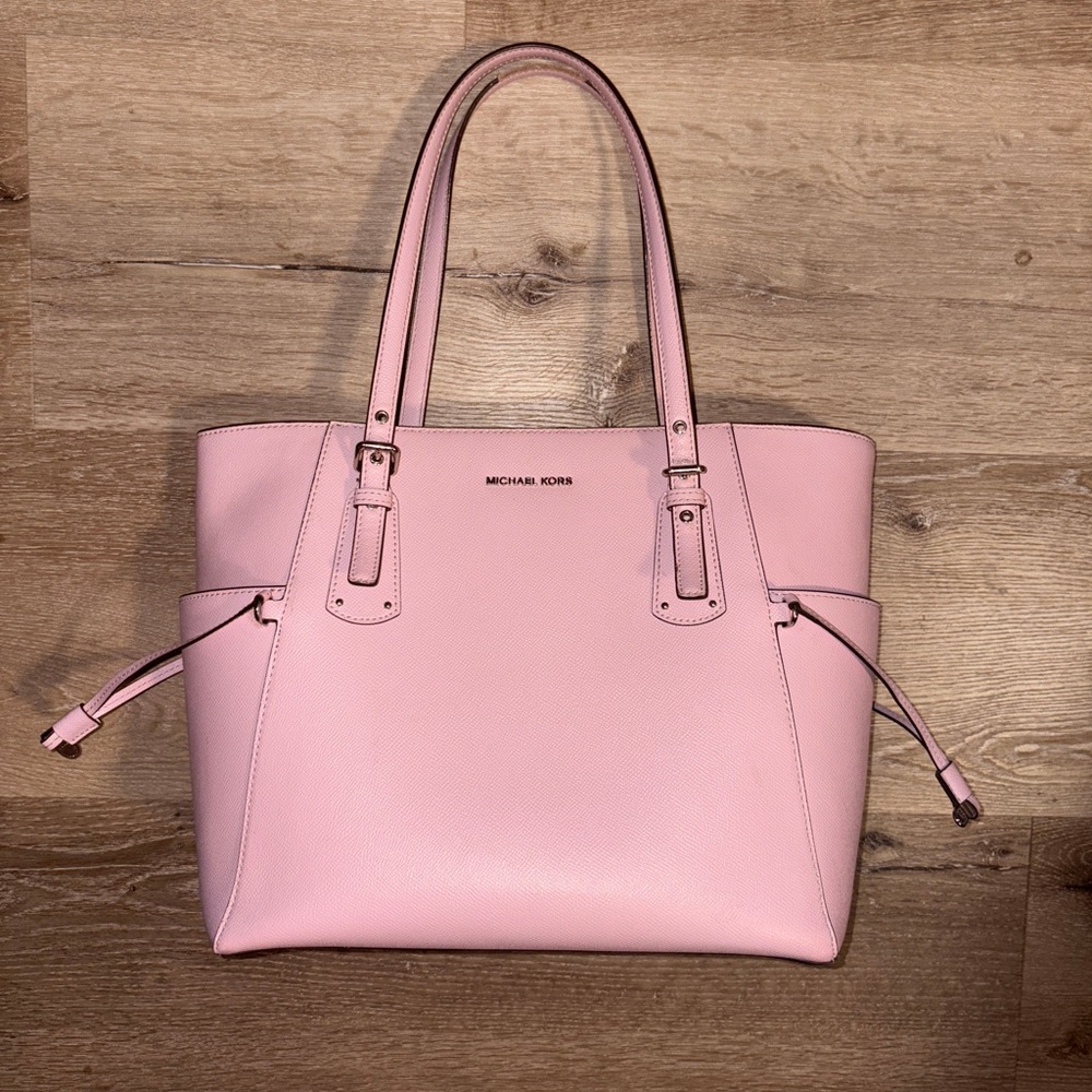 Michael Kors Voyager Tote Bag